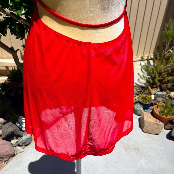 Frederick’s Red slip with underwire (approz 34B-C) - Picture 5 of 8